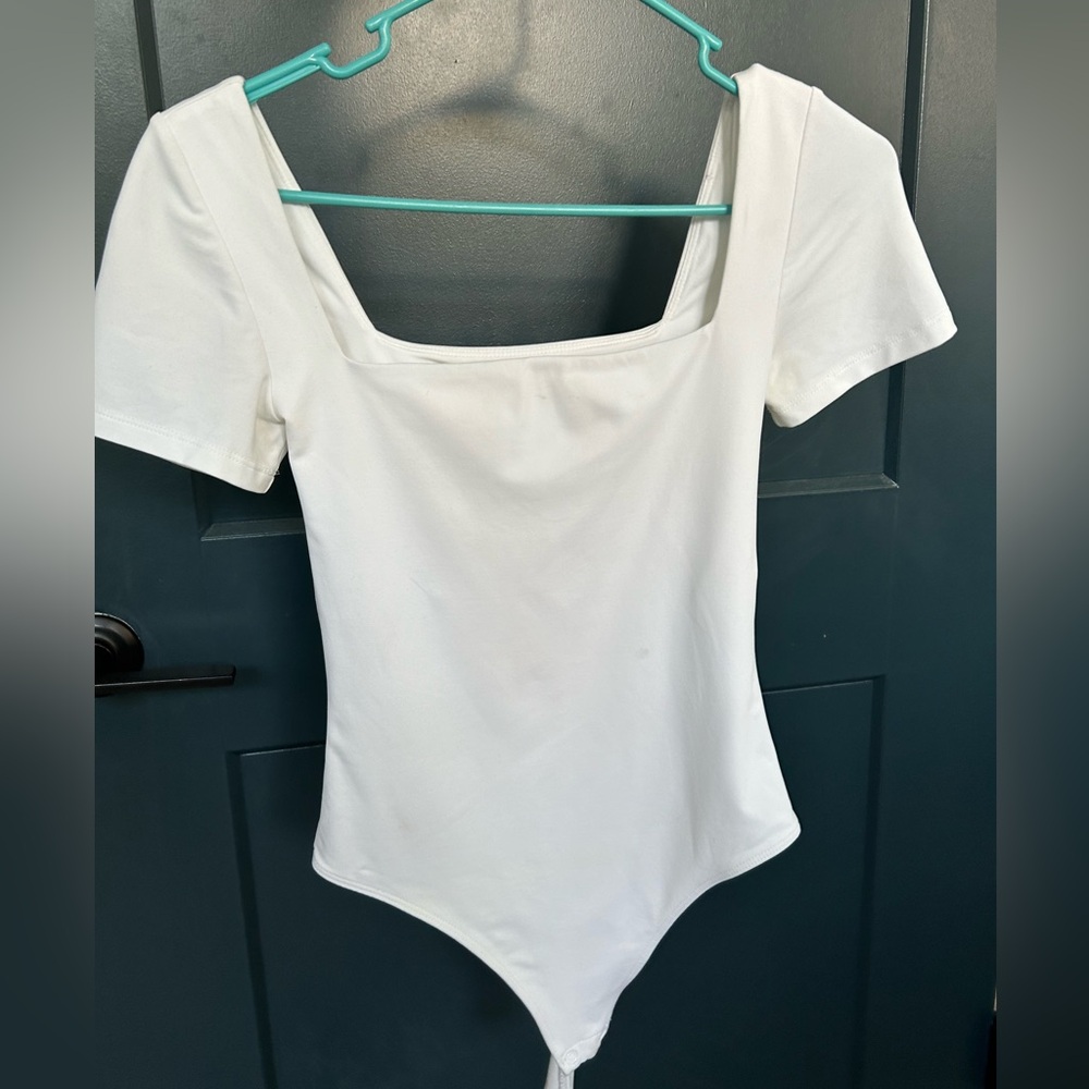 Aritzia Babaton White Squareneck Contour Shortsleeve Bodysuit